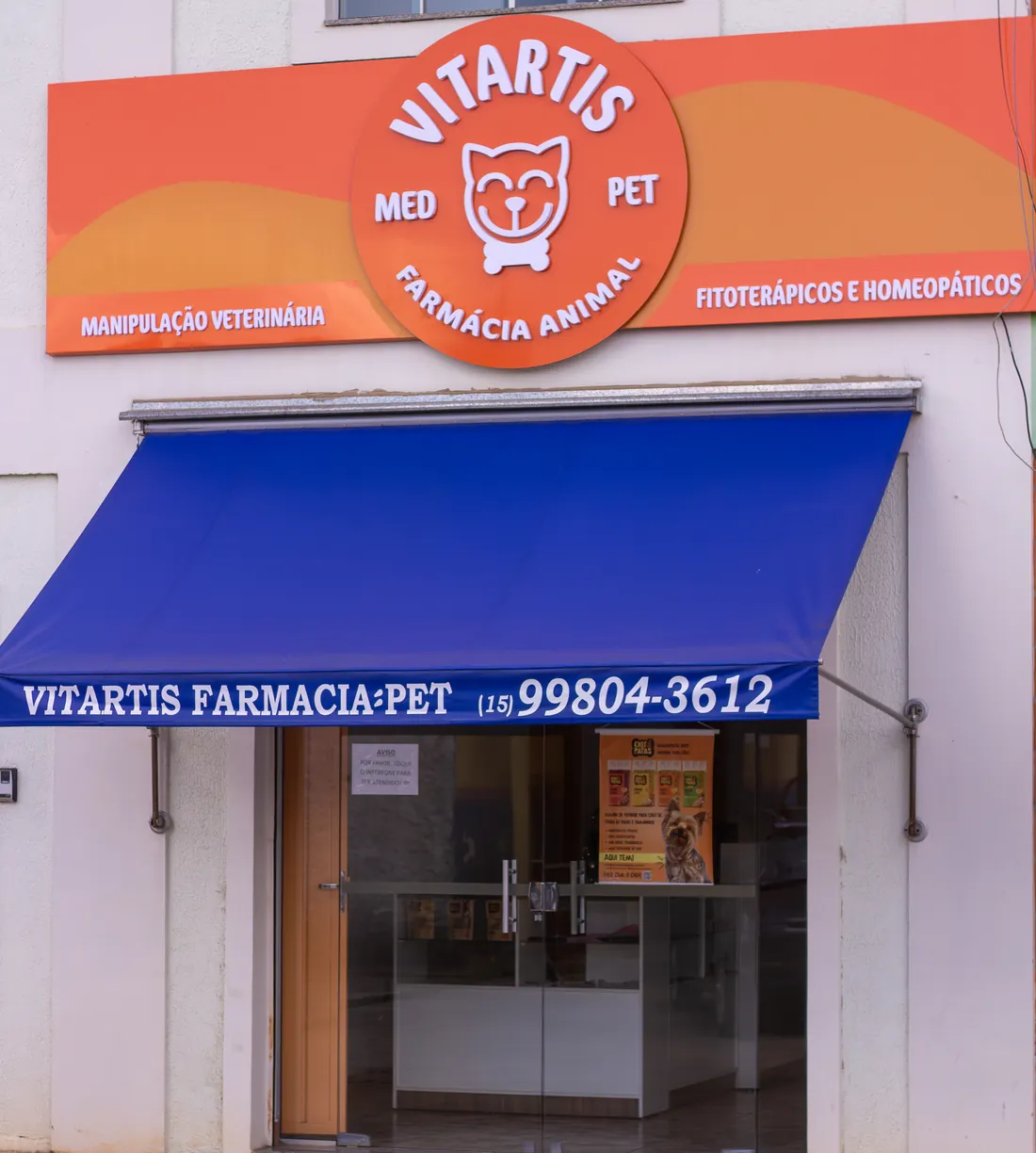 Fachada da Farmácia Vitartis, especializada em manipulação veterinária em Tatuí